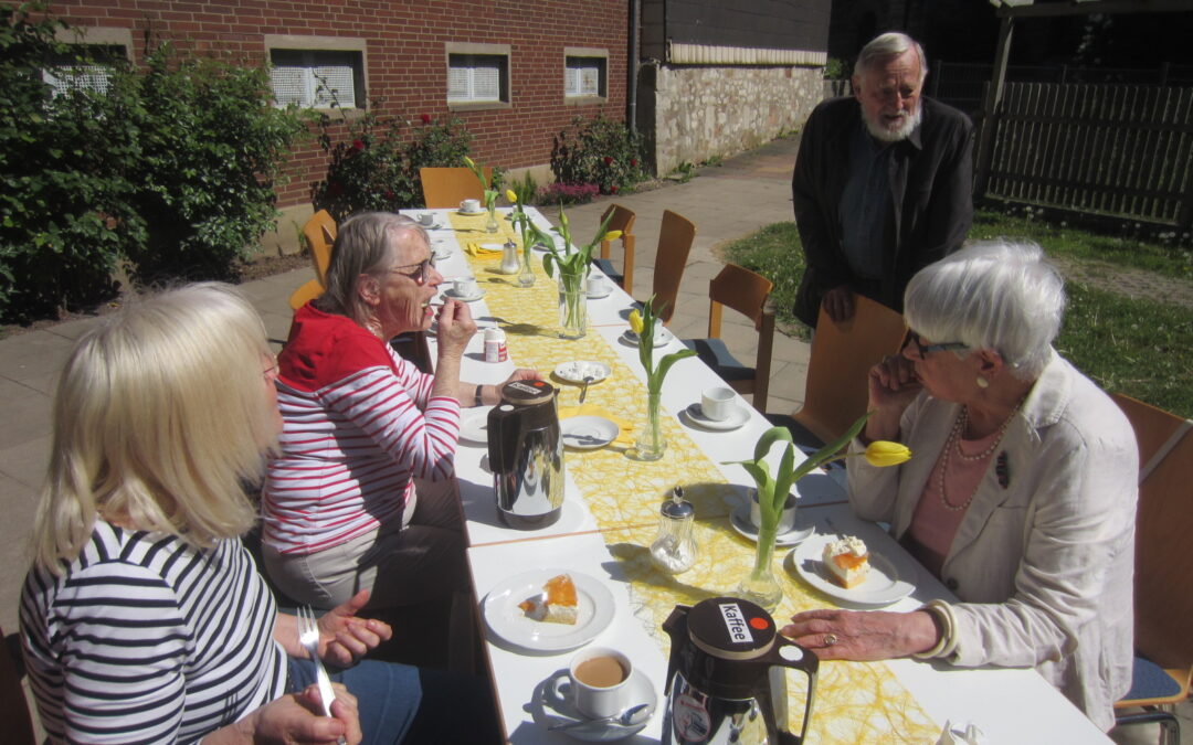 Sonntagskaffee im Freien