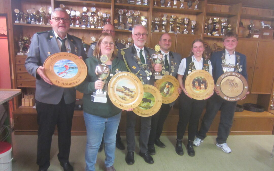 Weihnachtsfeier mit Königsproklamation