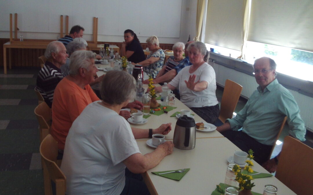 Sonntagskaffee bei sommerlichen Temperaturen